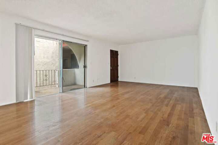 Property Photo: 1146 E Lexington Drive 17-202 CA 91206