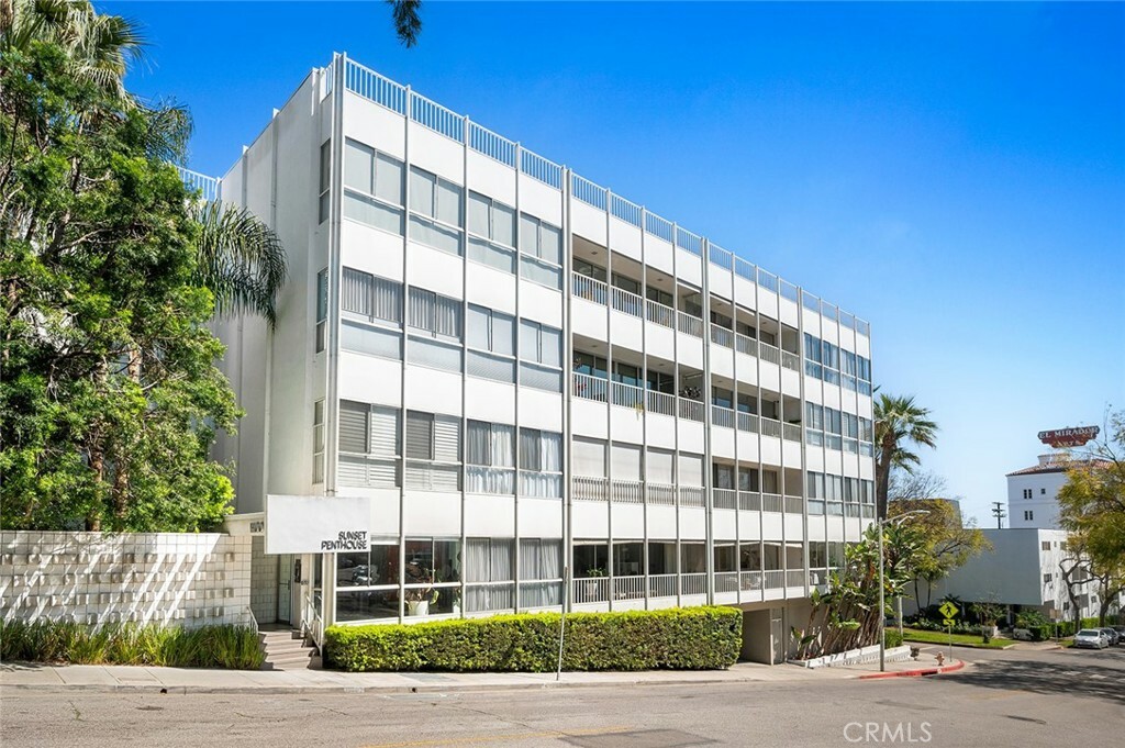 Property Photo: 1400 N Sweetzer Avenue 102 CA 90069