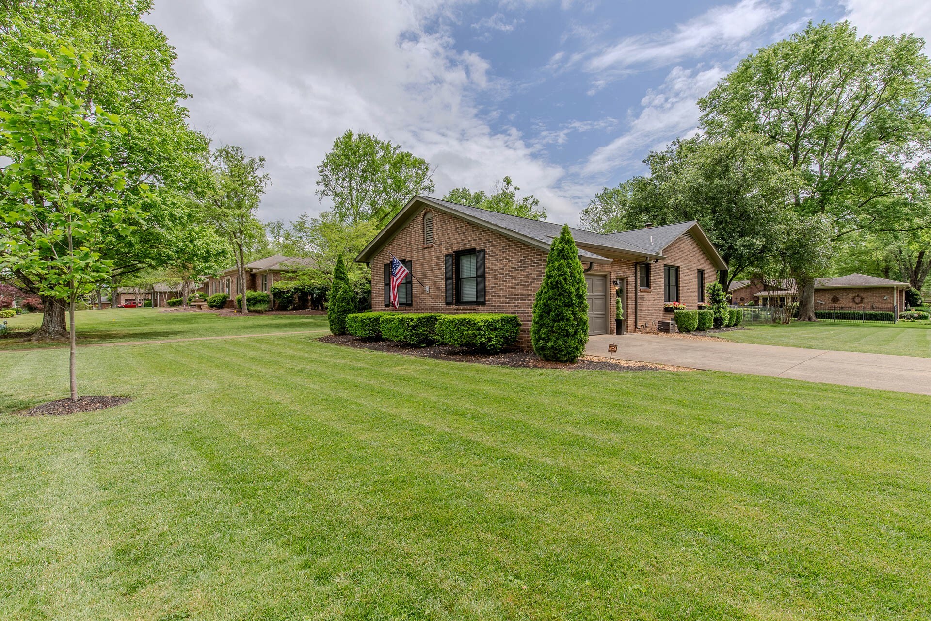 Property Photo: 1727 Saxony Ct TN 37129