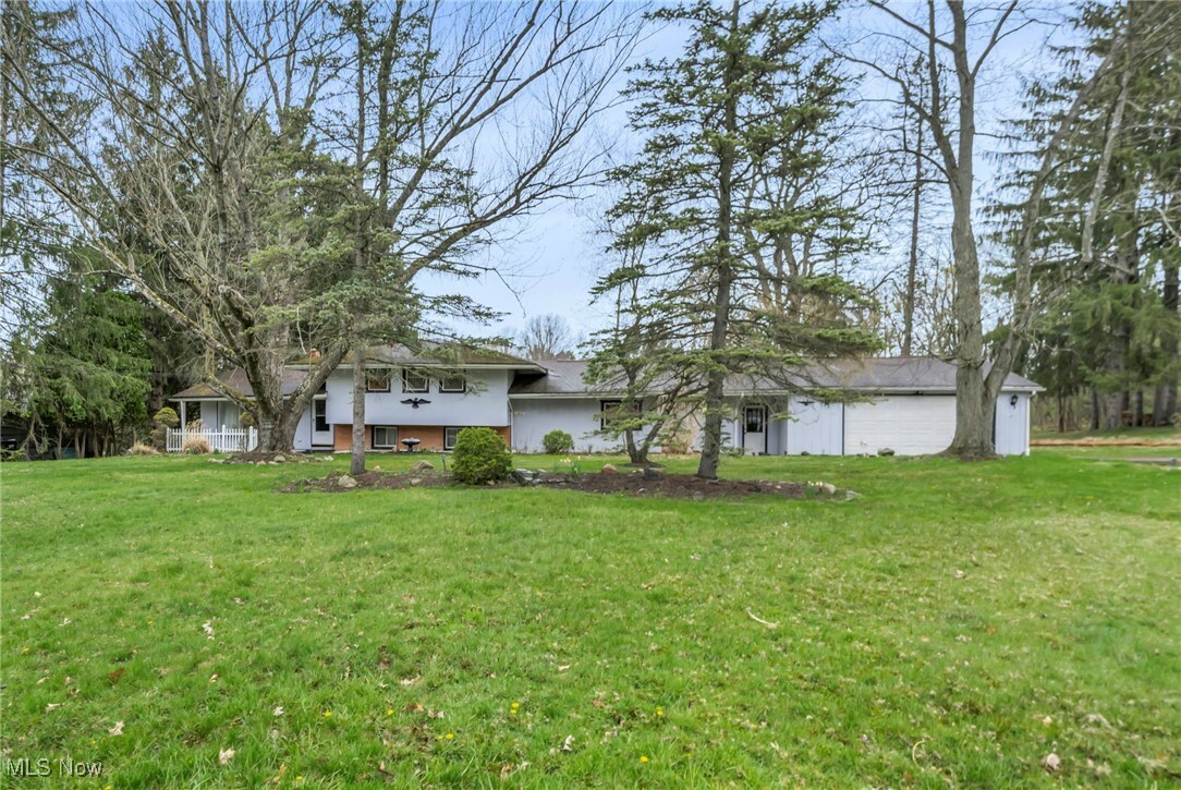 Property Photo: 17759 S Meadowpark Drive OH 44146