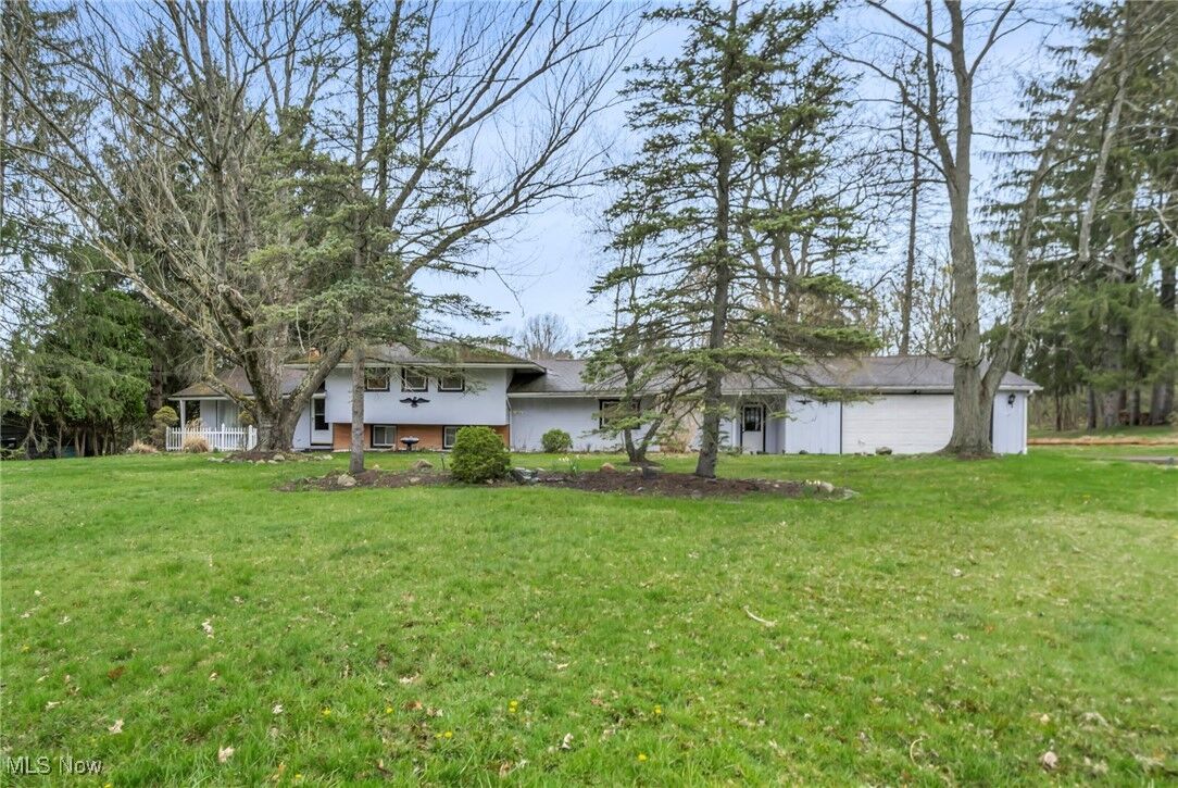 Property Photo: 17759 S Meadowpark Drive OH 44146