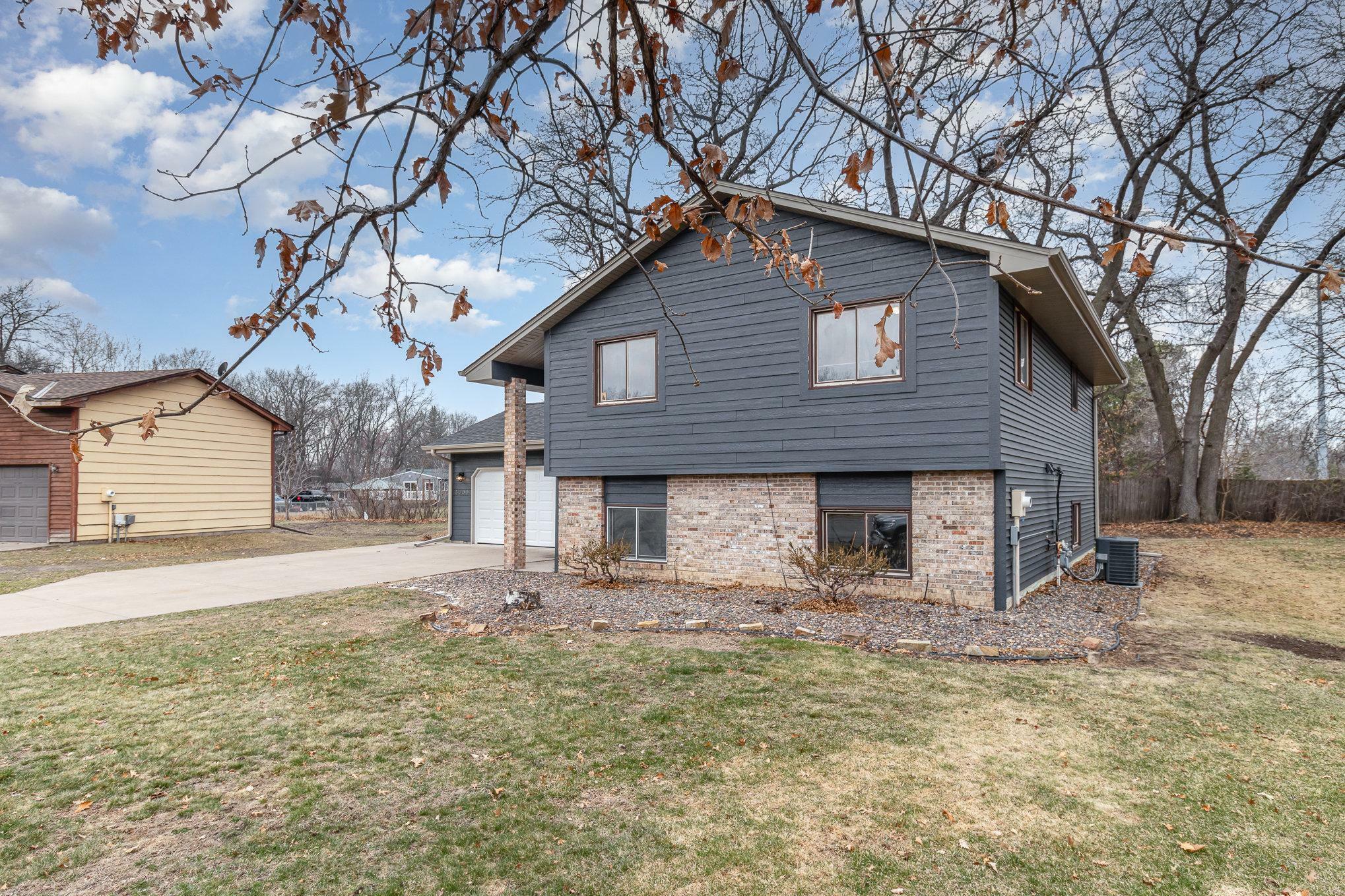Property Photo: 3055 Leeward Way MN 55109