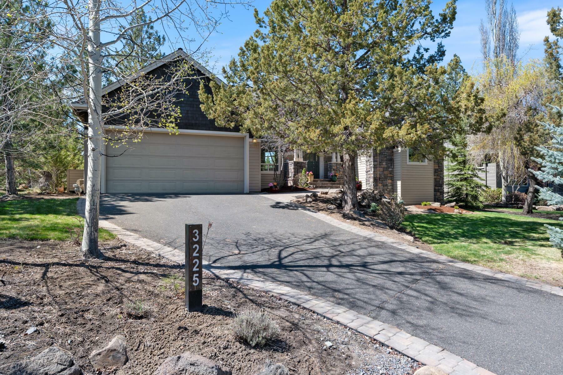 Property Photo: 3225 NW Melville Drive OR 97703