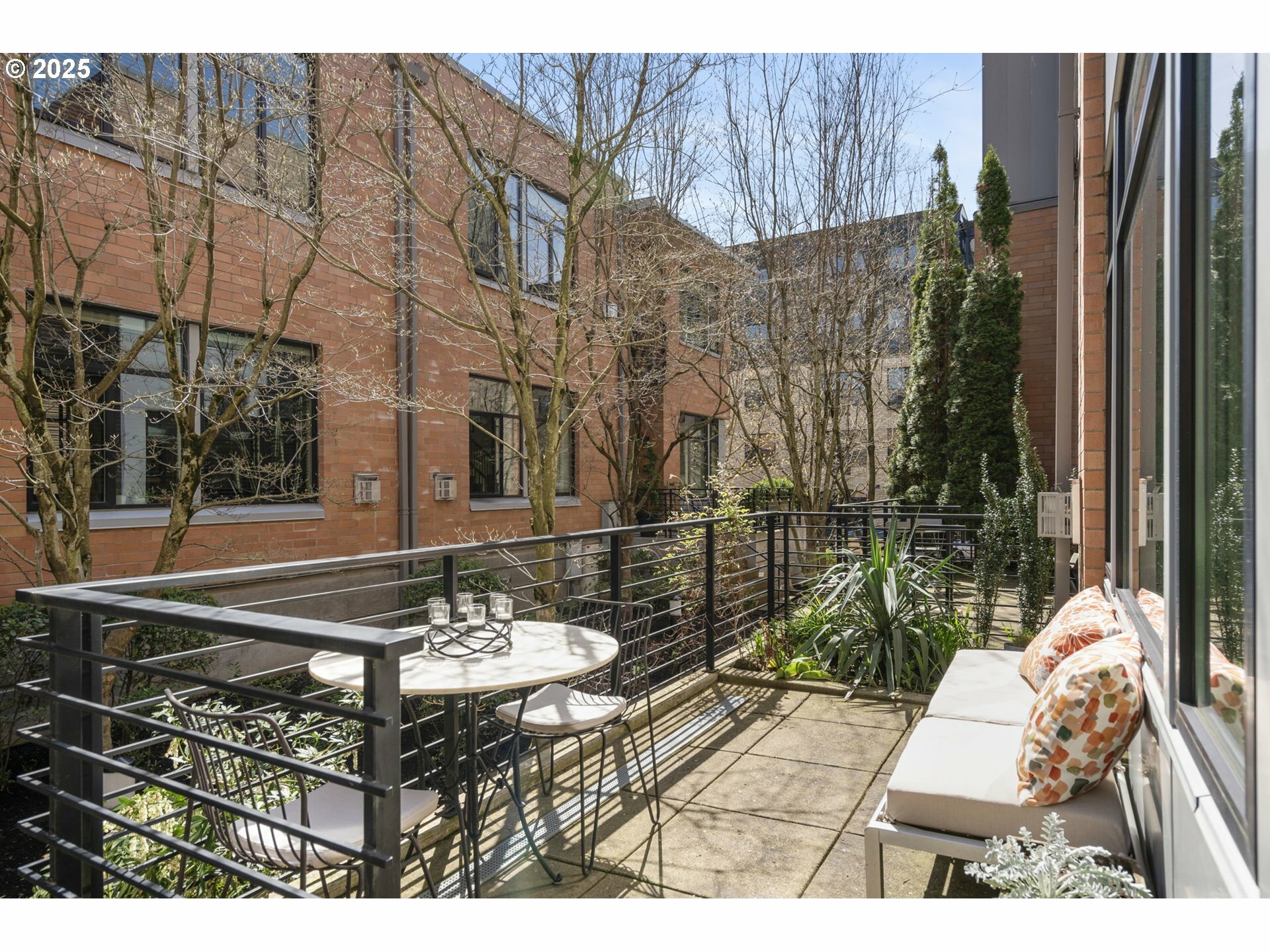 Property Photo: 1672 NW Riverscape St OR 97209