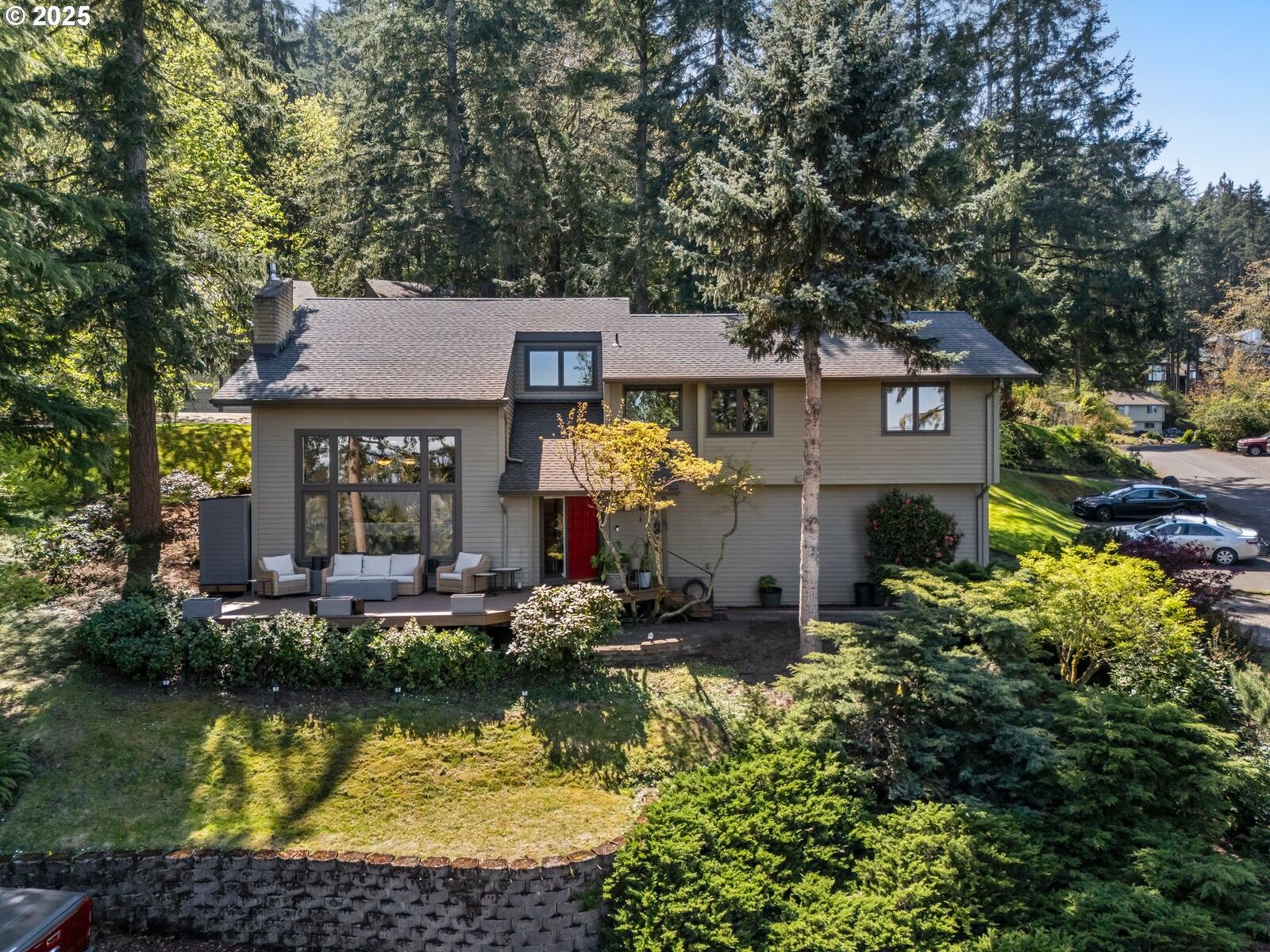 Property Photo: 626 Startouch Dr OR 97405