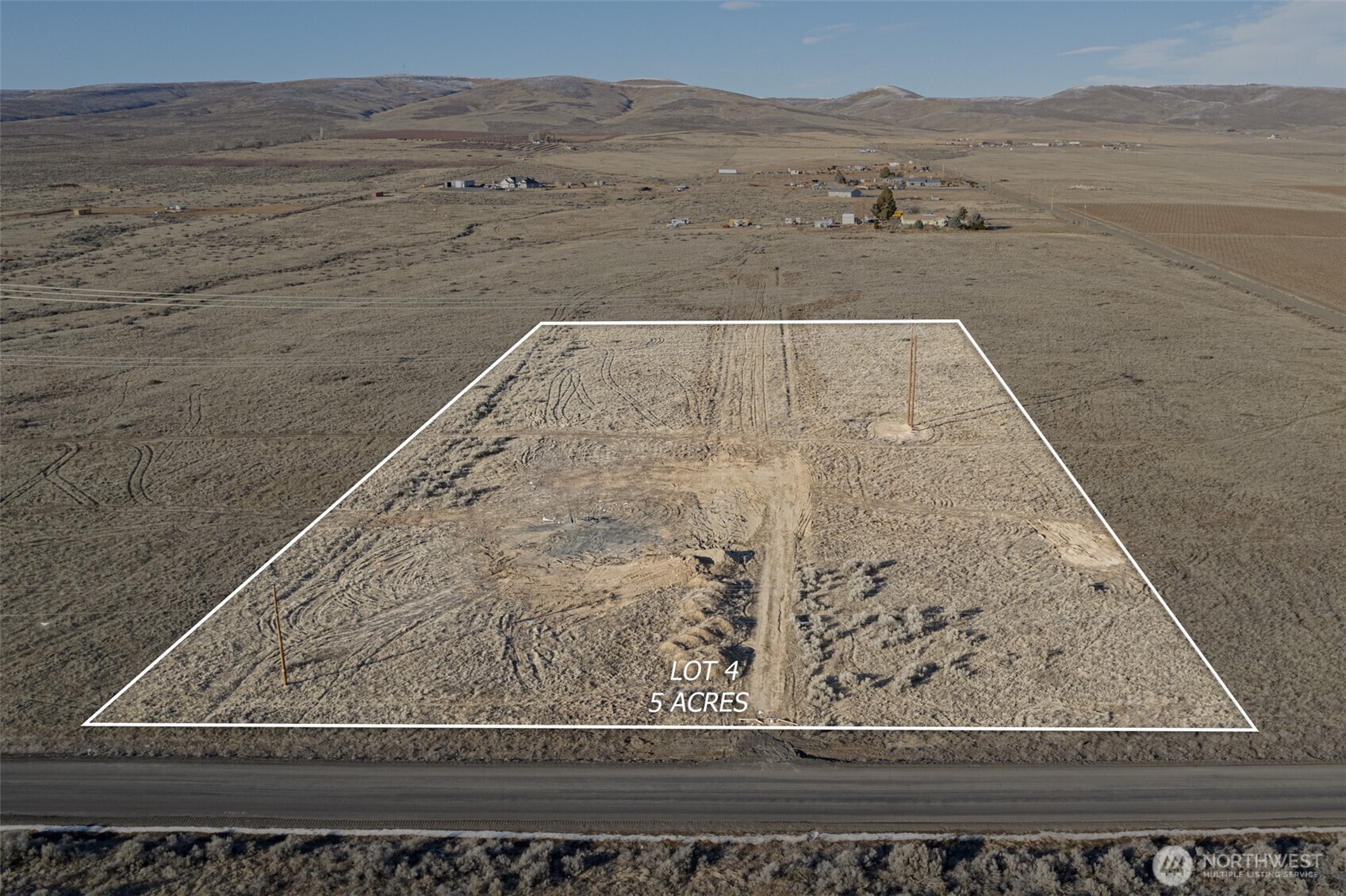 Property Photo: 4 Road 13 NW WA 98848