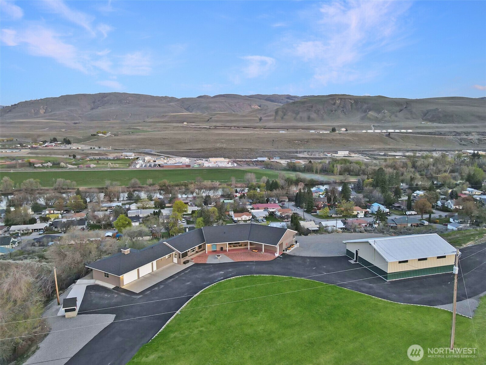Property Photo: 940 Sunrise Heights Road WA 98840