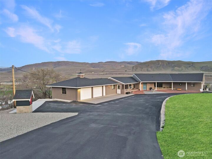 Property Photo:  940  Sunrise Heights Road  WA 98840 