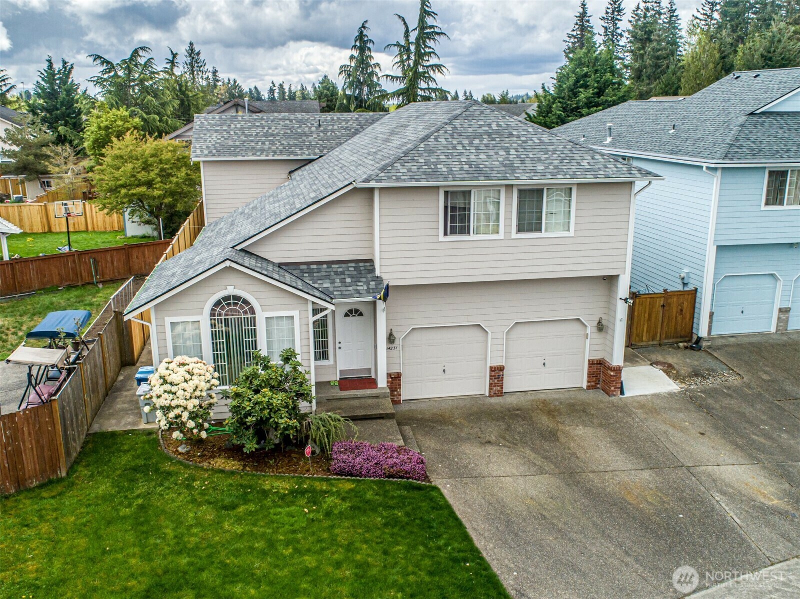 Property Photo: 14231 SE 282 Street WA 98042