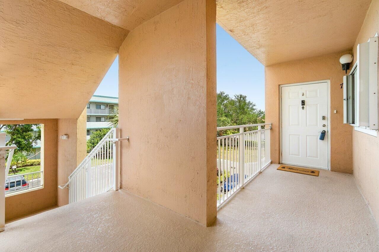 Property Photo:  4721 Lucerne Lakes Boulevard 731  FL 33467 