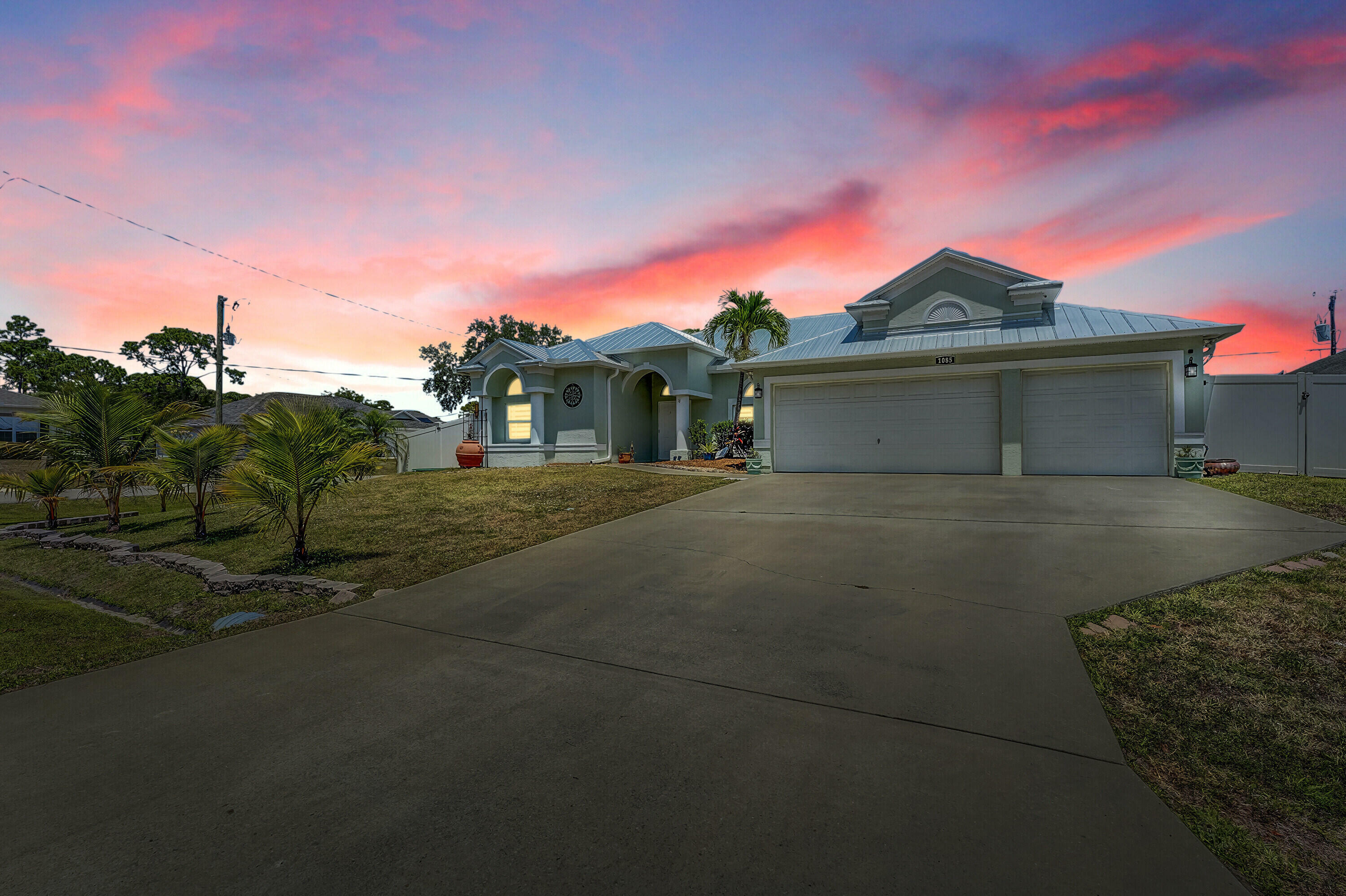 Property Photo: 1085 SW Consolata Avenue FL 34953