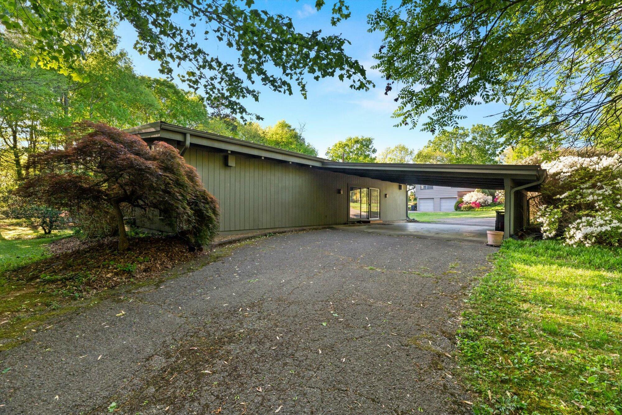 114 S Matlock Avenue  Athens TN 37303 photo
