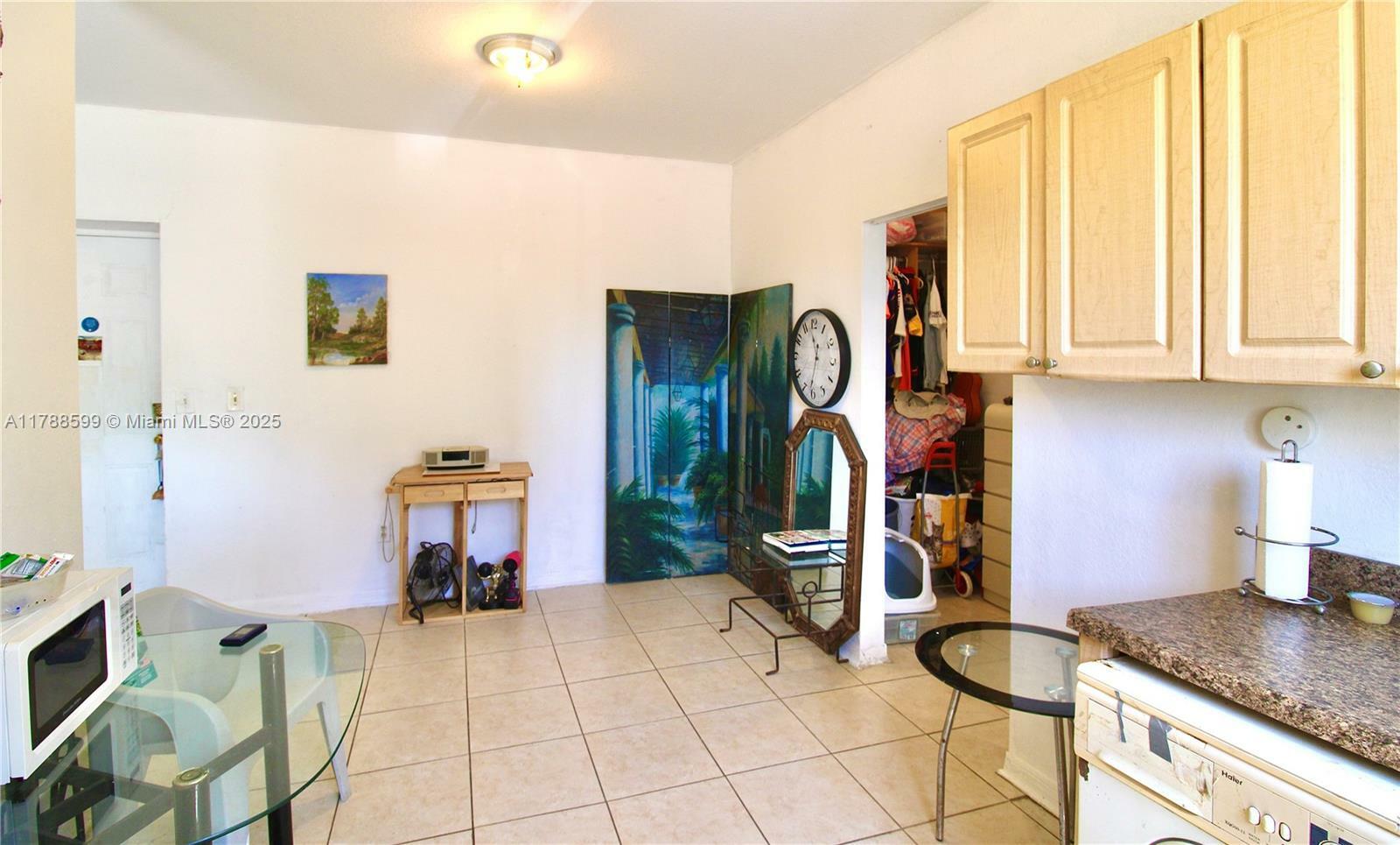 Property Photo: 1021 NW 3rd St 201 FL 33128