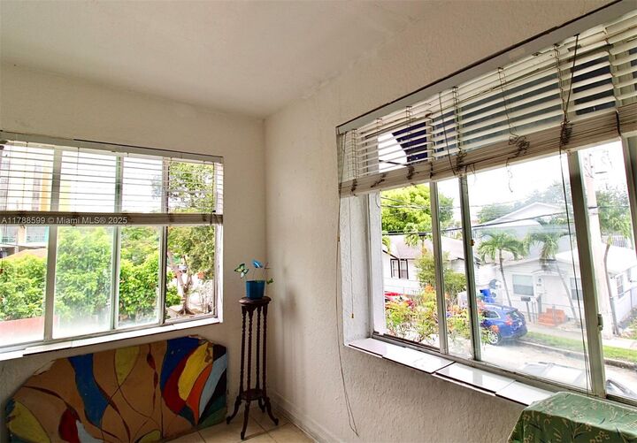 Property Photo:  1021 NW 3rd St 201  FL 33128 