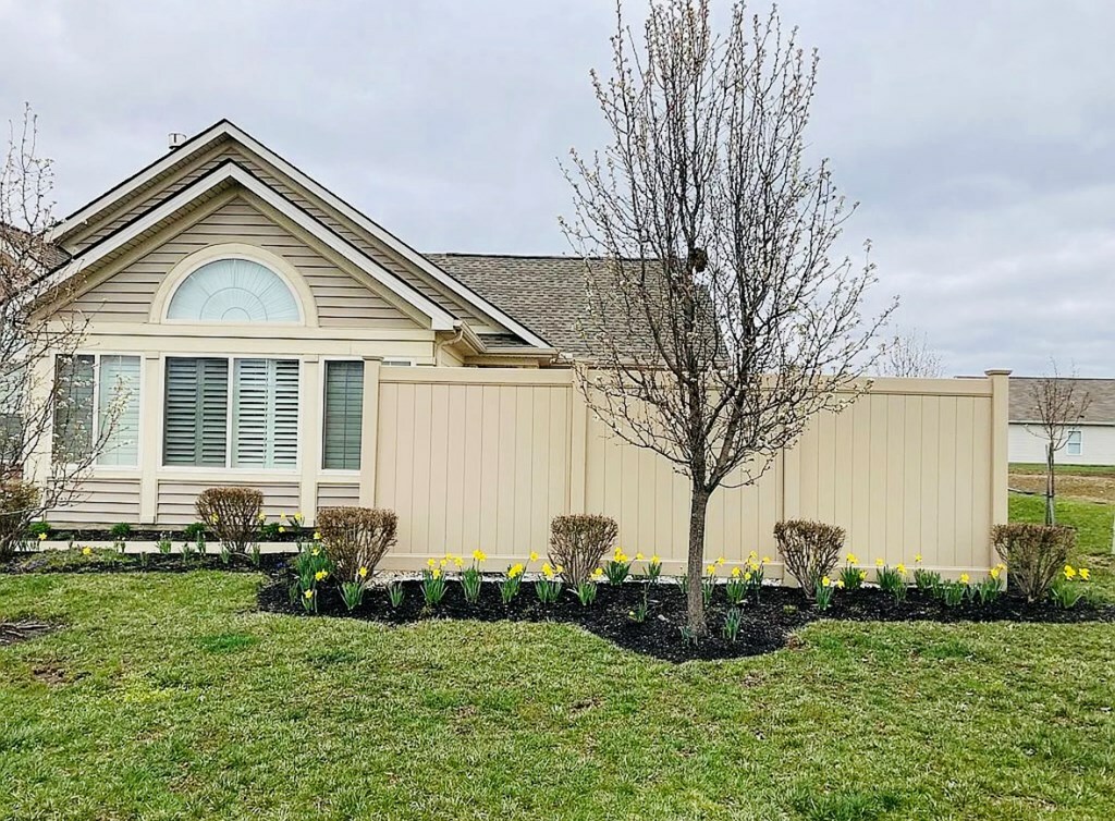 Property Photo: 1253 Paddock Loop OH 43160