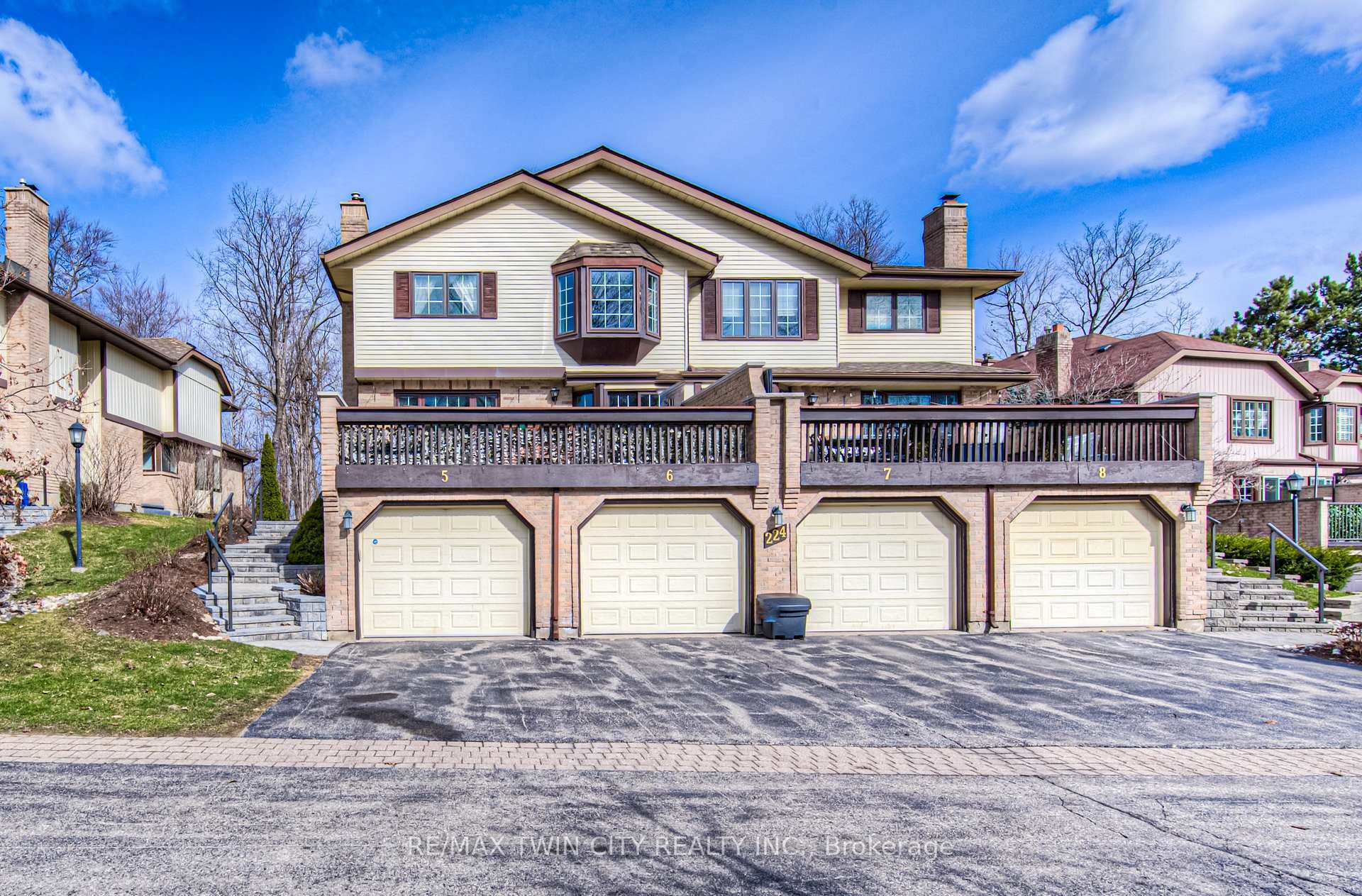 Property Photo: 224 Kingswood Drive 5 ON N2E 2K2