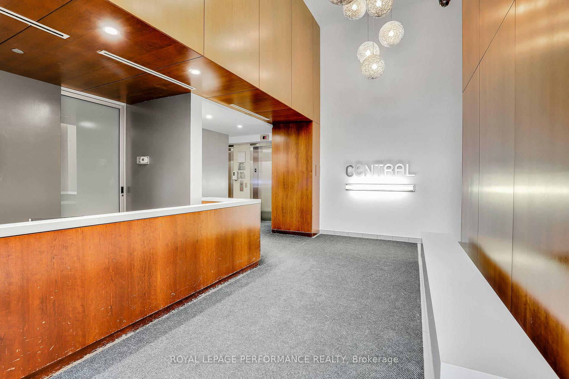 Property Photo: 354 Gladstone Avenue N 815 ON K2P 0R4