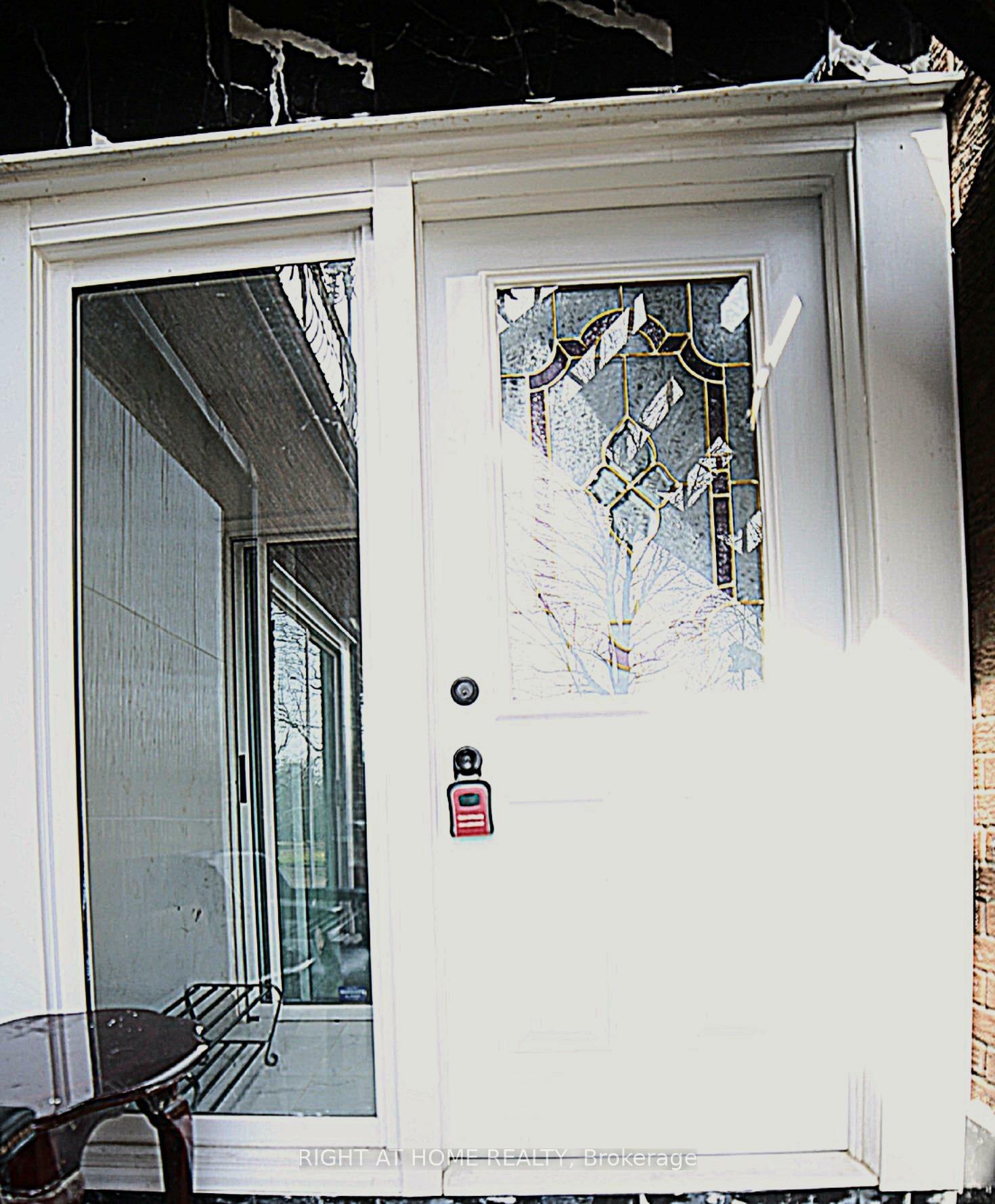 Photo de la propriété:  46 Grovetree Road Walkout Basement  ON M9V 2Y2 