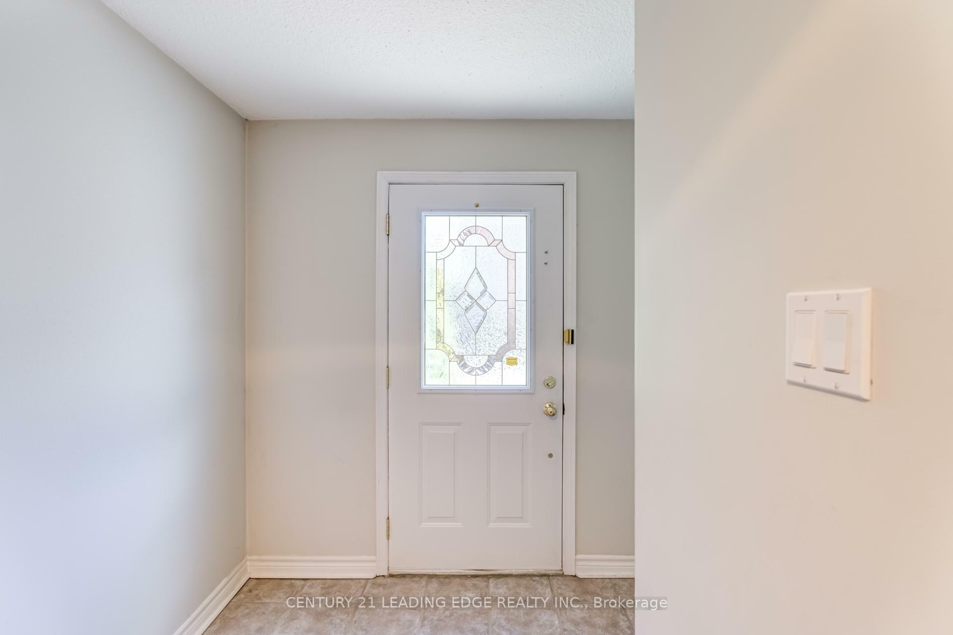Photo de la propriété: 24 Hepworth Way 12 ON L3P 3S9