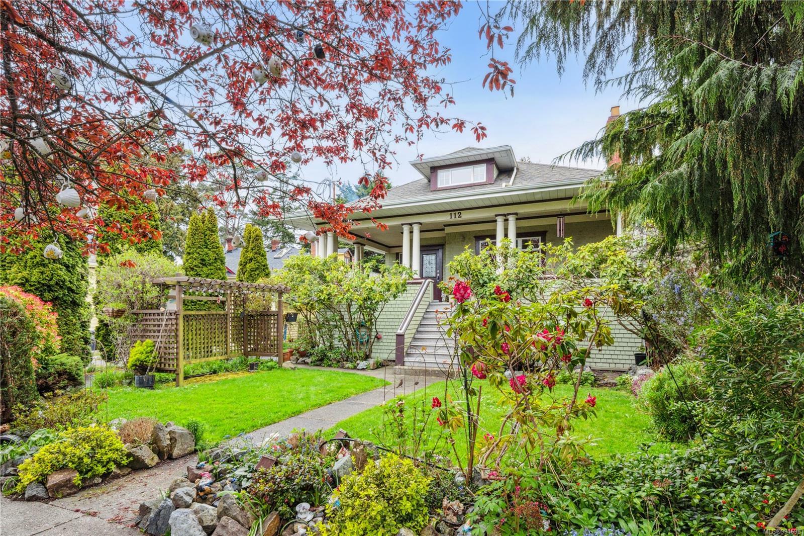 Property Photo: 112 Clarence St D BC V8V 2J2