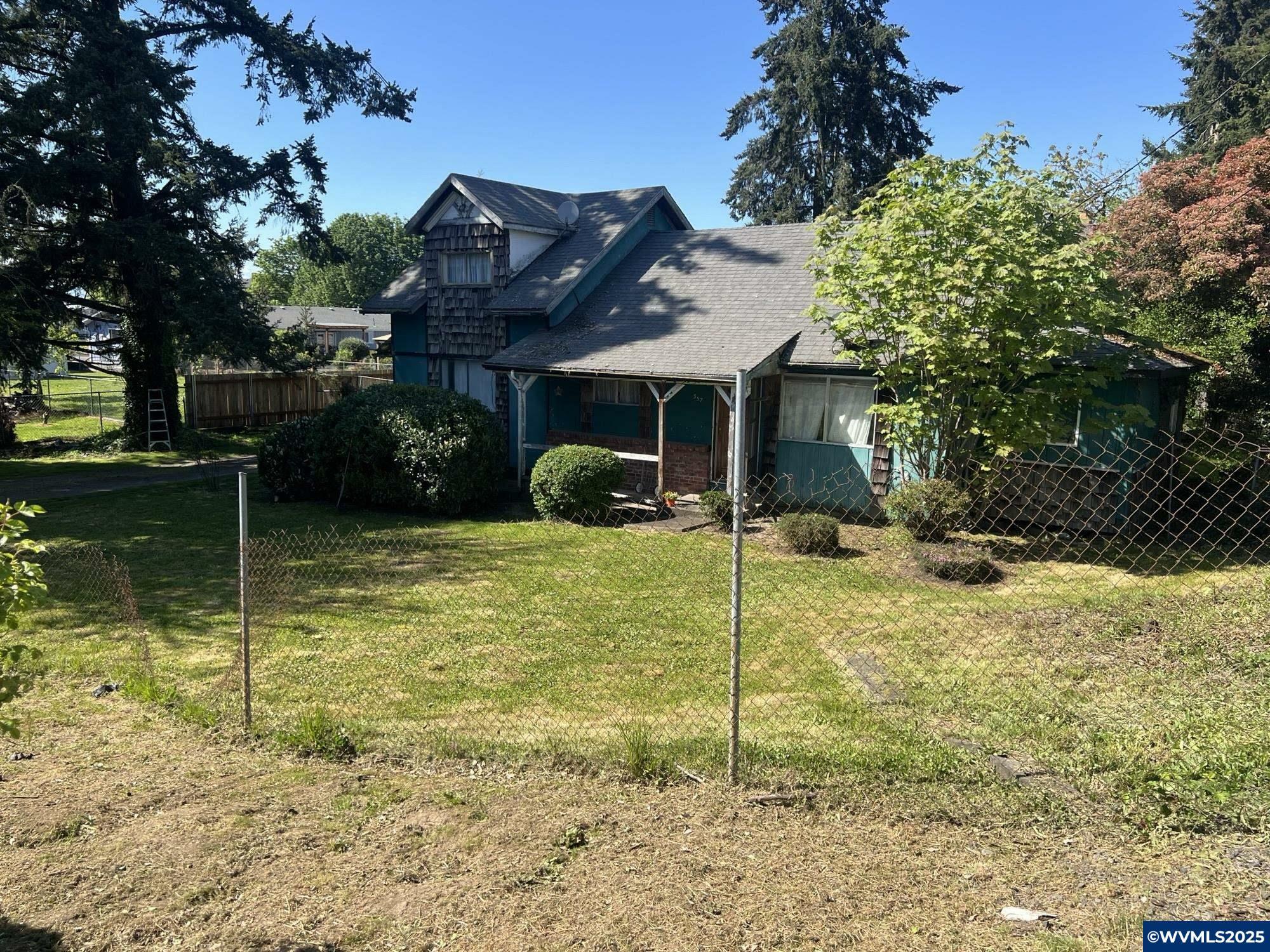 Property Photo: 357 E Santiam St OR 97352