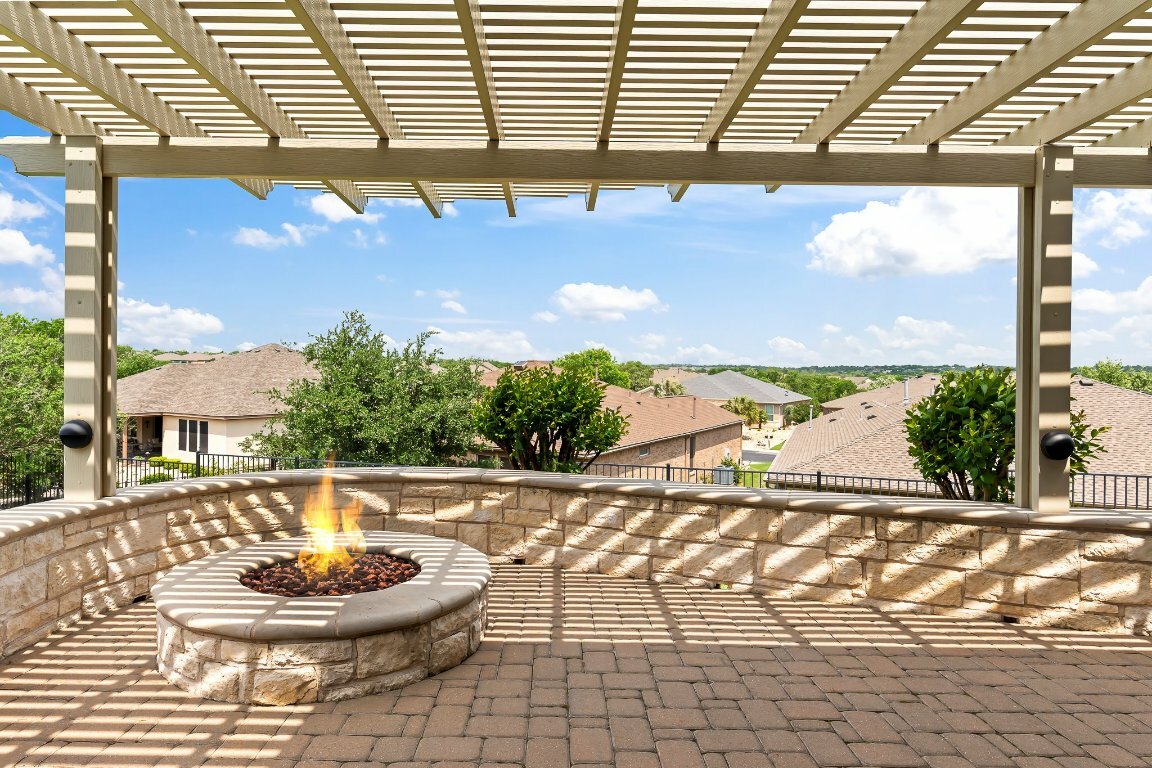 Property Photo: 906 Glass Mountain Cove TX 78633