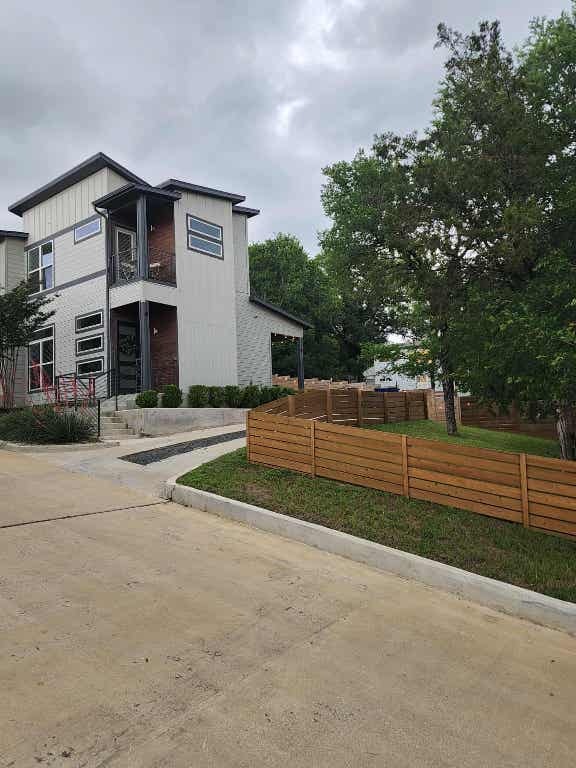 Property Photo: 1132 Lott Avenue A TX 78721