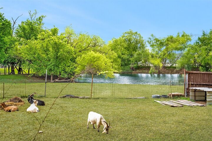 Property Photo: 1124 Dyer Creek Place TX 78665