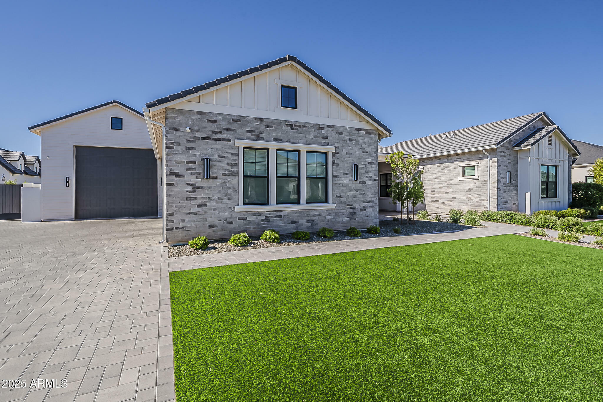 Property Photo: 2697 E Maplewood Street AZ 85297