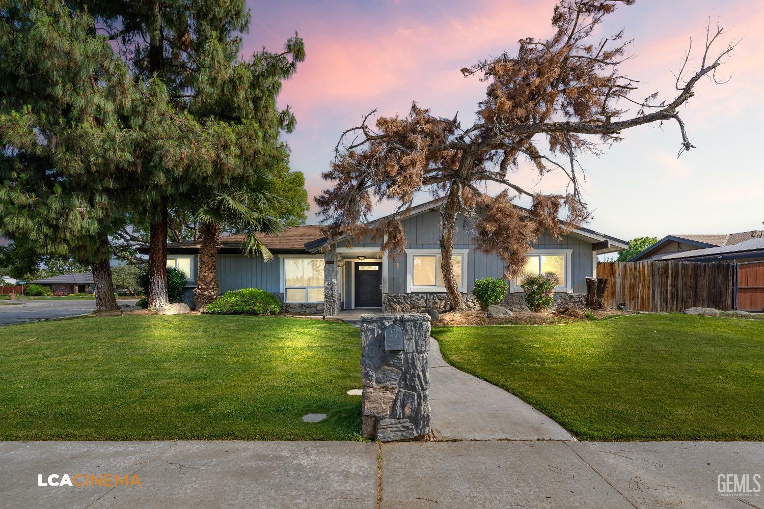 Property Photo: 7532 Cecelia Court CA 93308