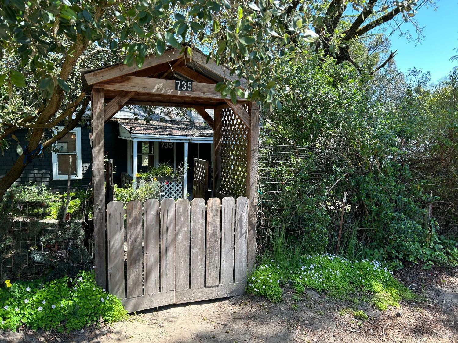 Property Photo: 735 Robinson Road CA 95472