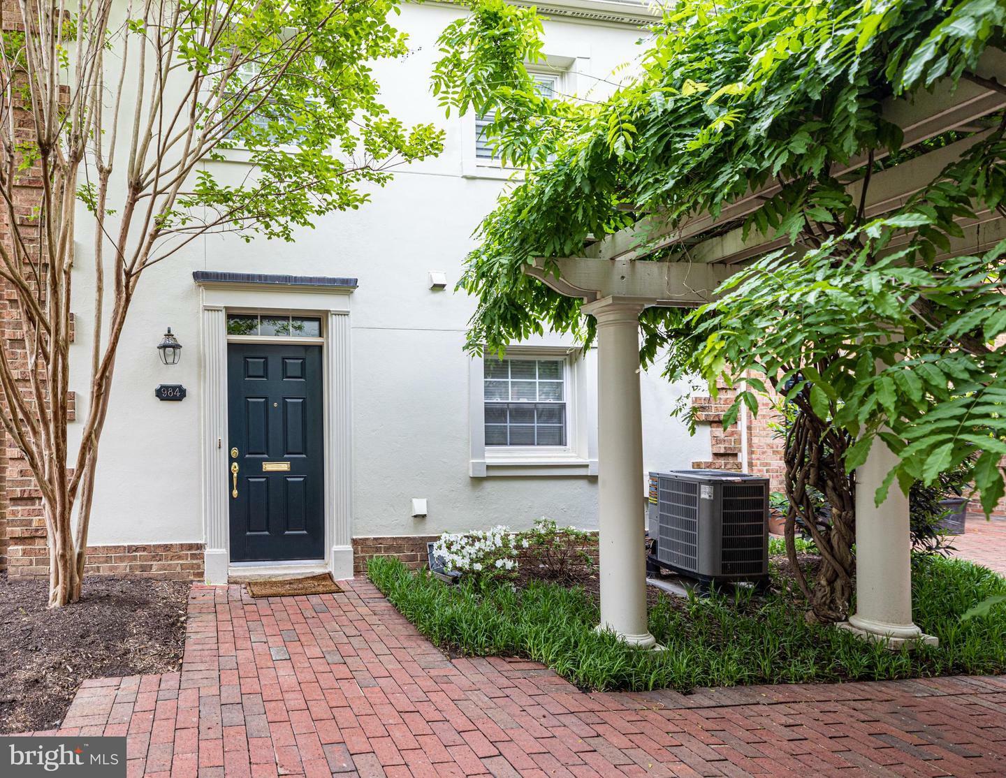 Property Photo: 984 N Royal Street VA 22314