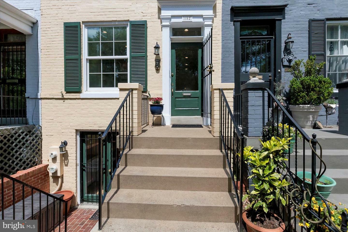 Property Photo: 152 North Carolina Avenue SE DC 20003