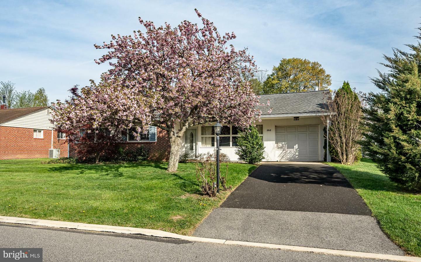 2918 Stoney Creek Rd Road  Norristown PA 19401 photo