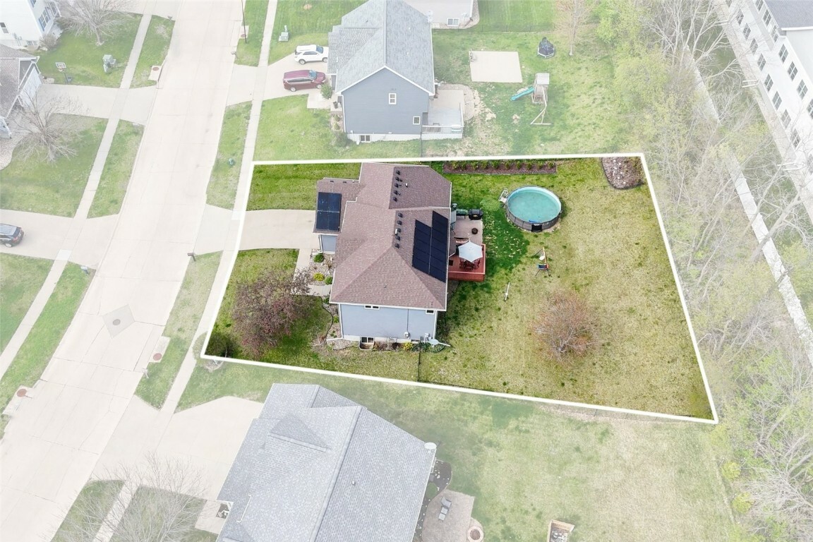 Property Photo: 925 Rolling Creek Dr NE IA 52402