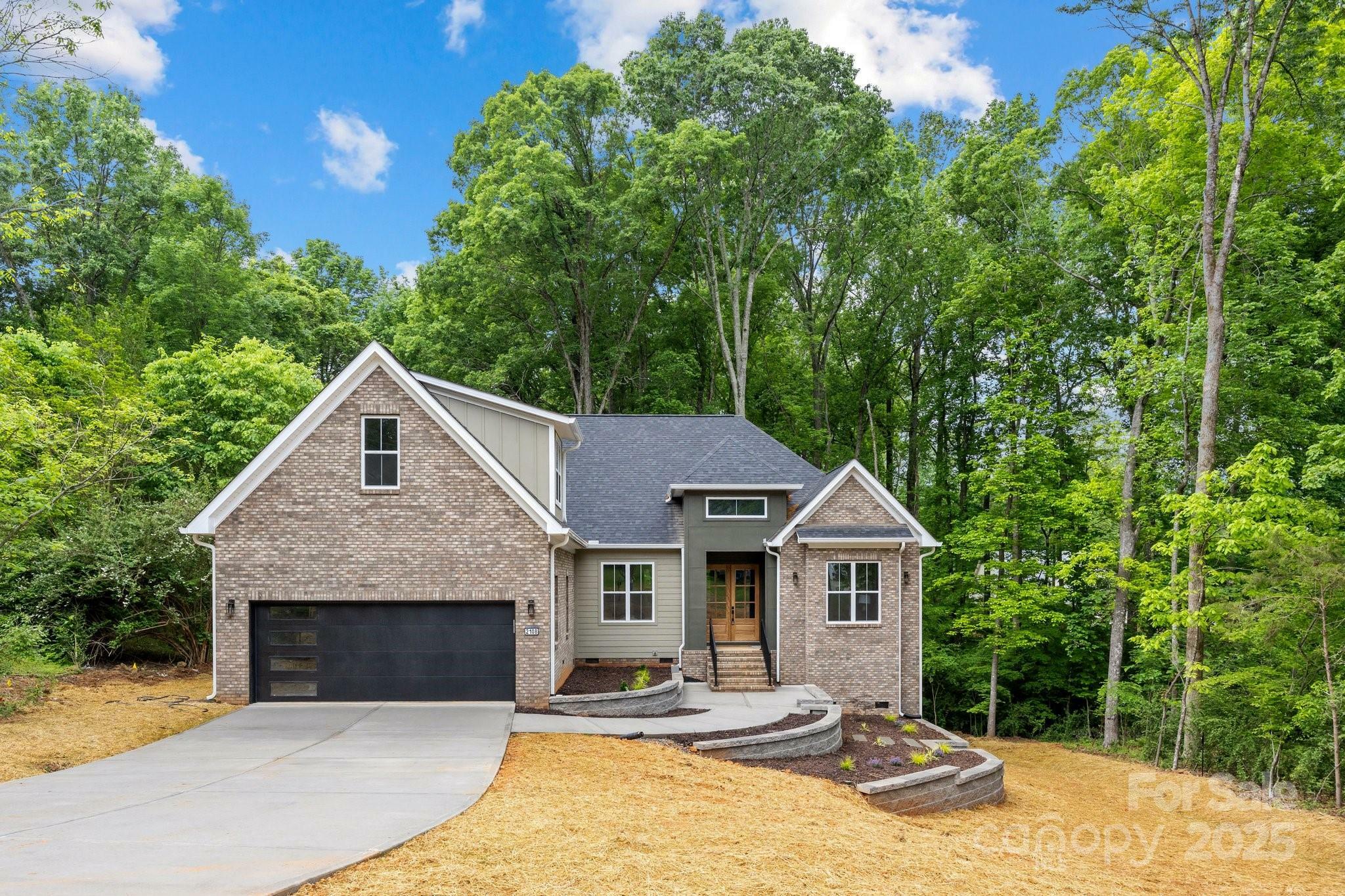 Property Photo: 2108 Lakeview Circle NC 28105
