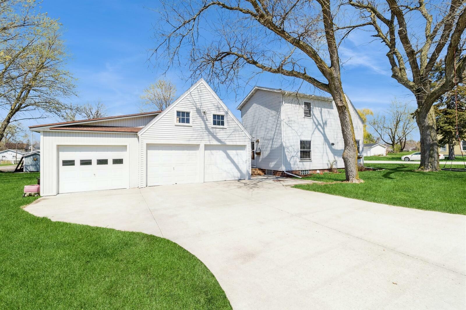 Property Photo: 225 S Vine Street IA 50236