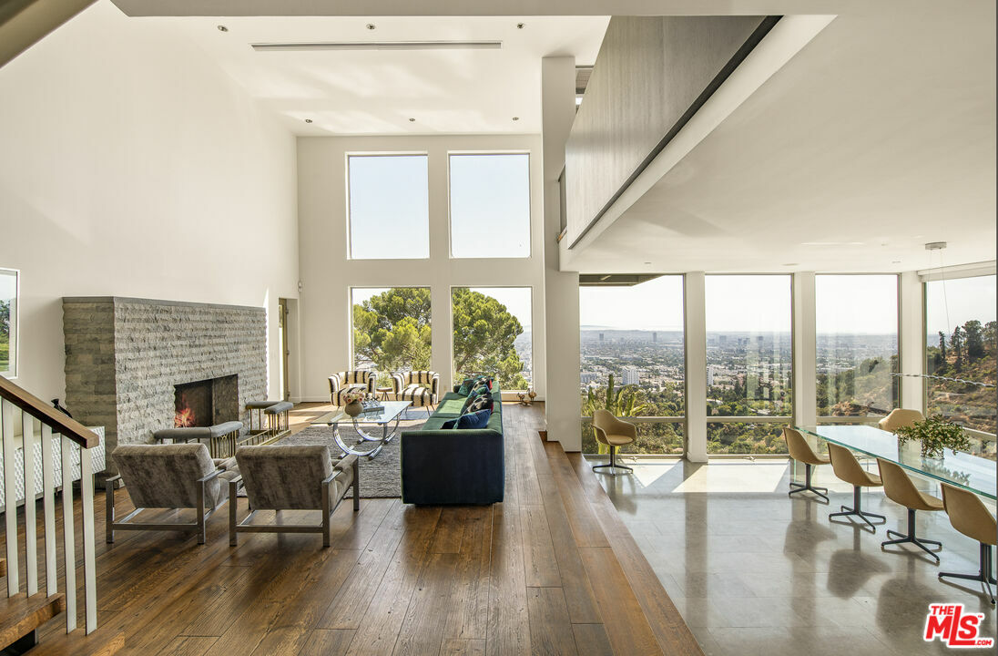 Property Photo: 2178 Castilian Dr CA 90068