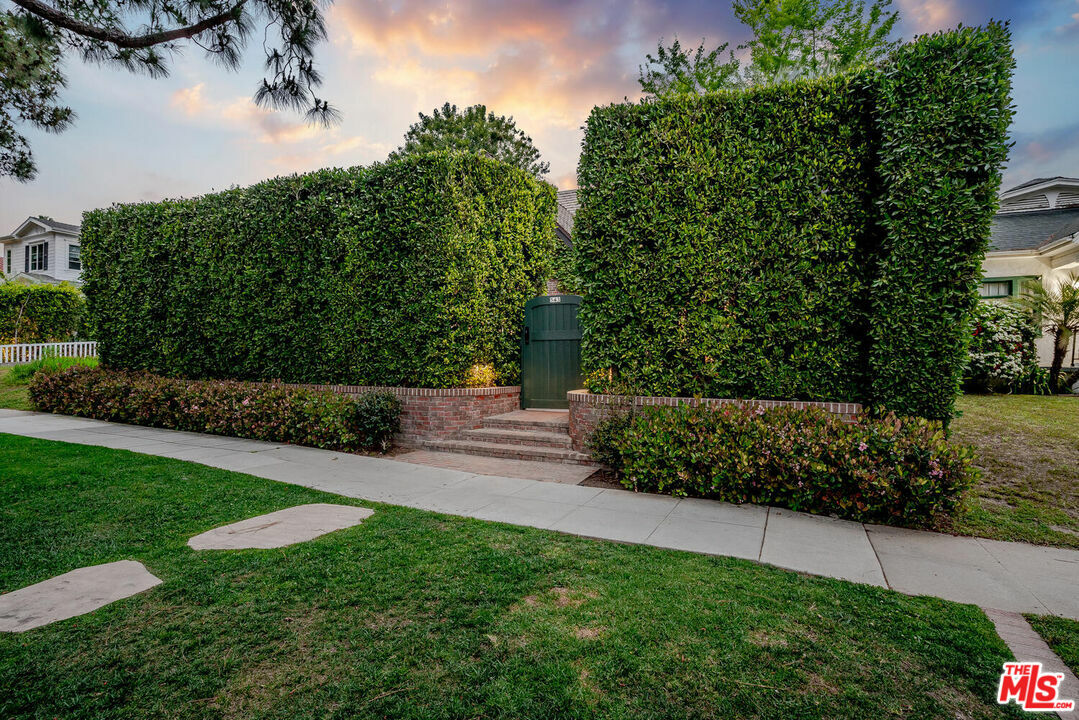 Property Photo: 543 14th St CA 90402