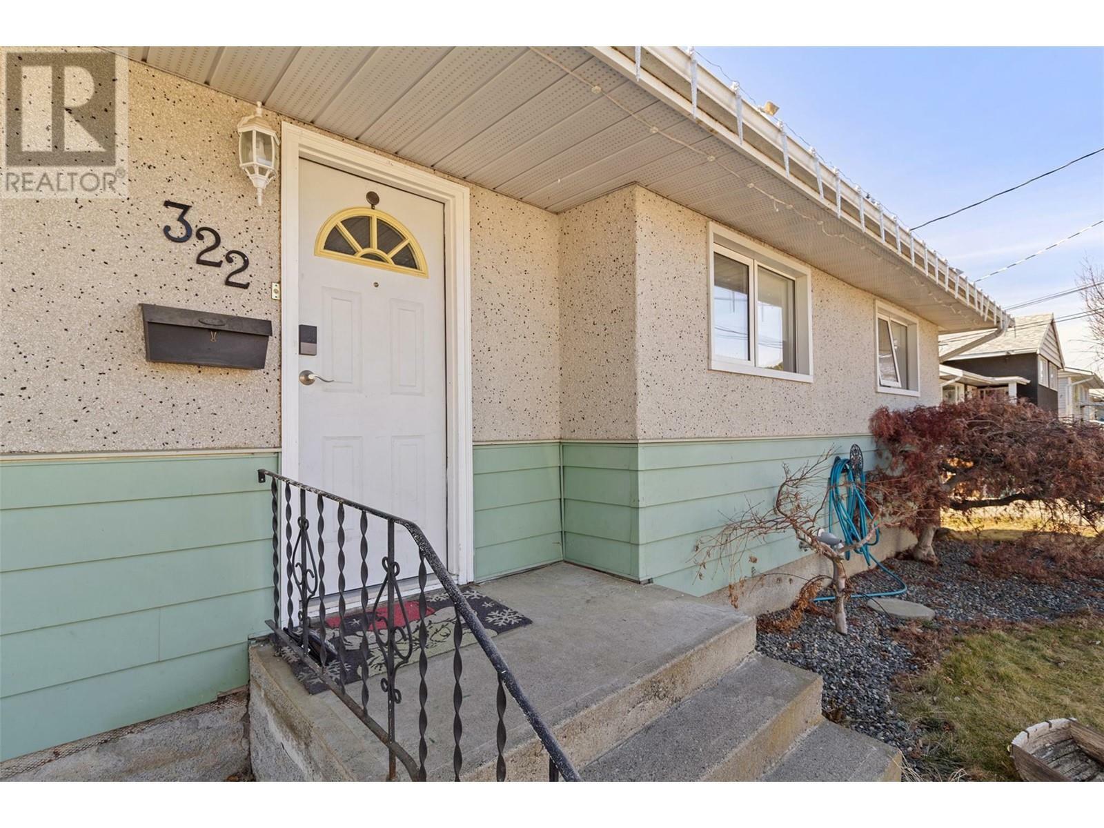 Property Photo: 322 Walnut Avenue BC V2B 1K3