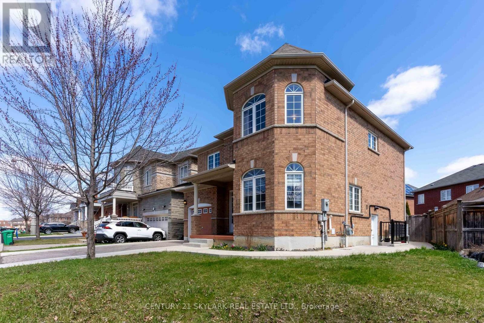 Property Photo:  13 Ledgerock Road  ON L6P 2L8 