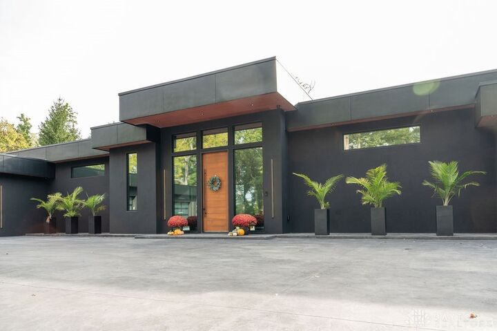 Property Photo:  2360 Signal Hill Road  OH 45504 