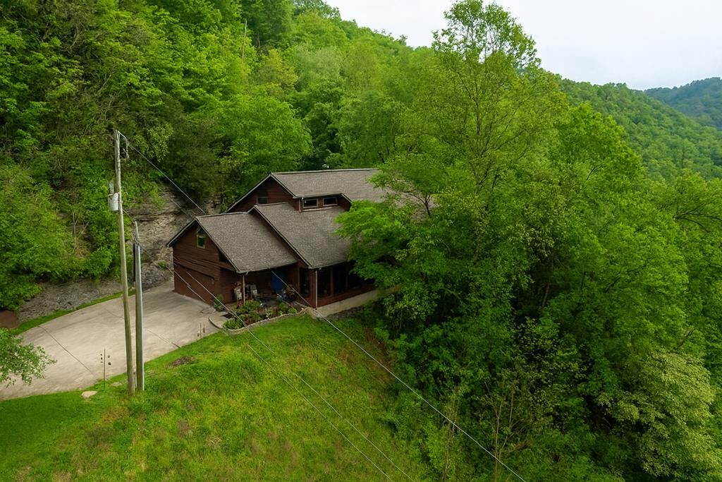 Property Photo: 2501 Kewanee Road KY 41501