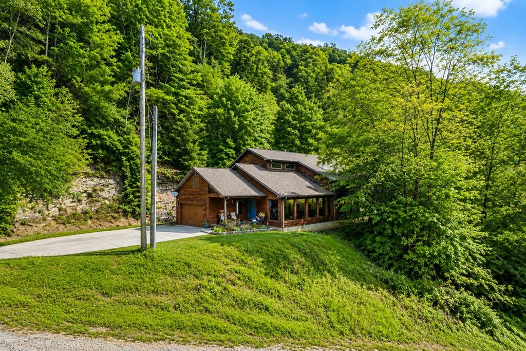 Property Photo: 2501 Kewanee Road KY 41501