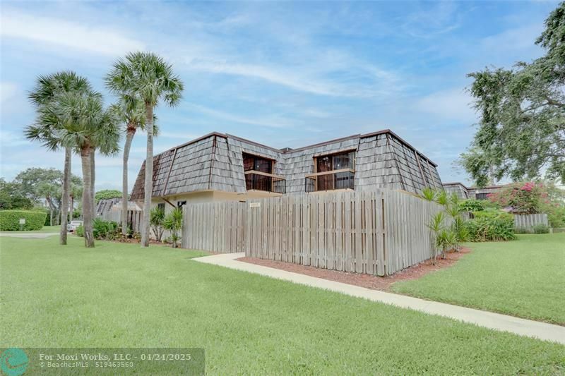 4091 Palm Bay Cir  West Palm Beach FL 33406 photo