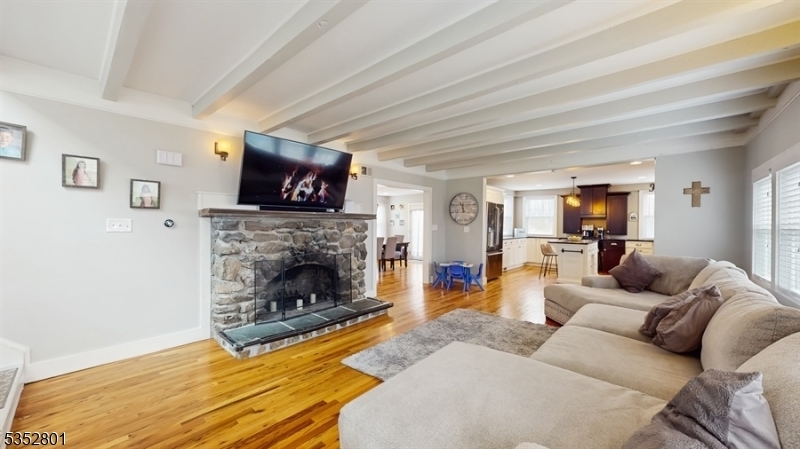 Property Photo: 8 Bonnie Ln NJ 07082
