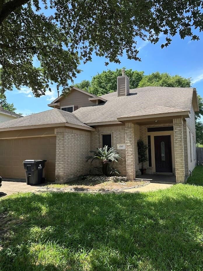Property Photo:  5707 Diane Oaks Drive  TX 77373 