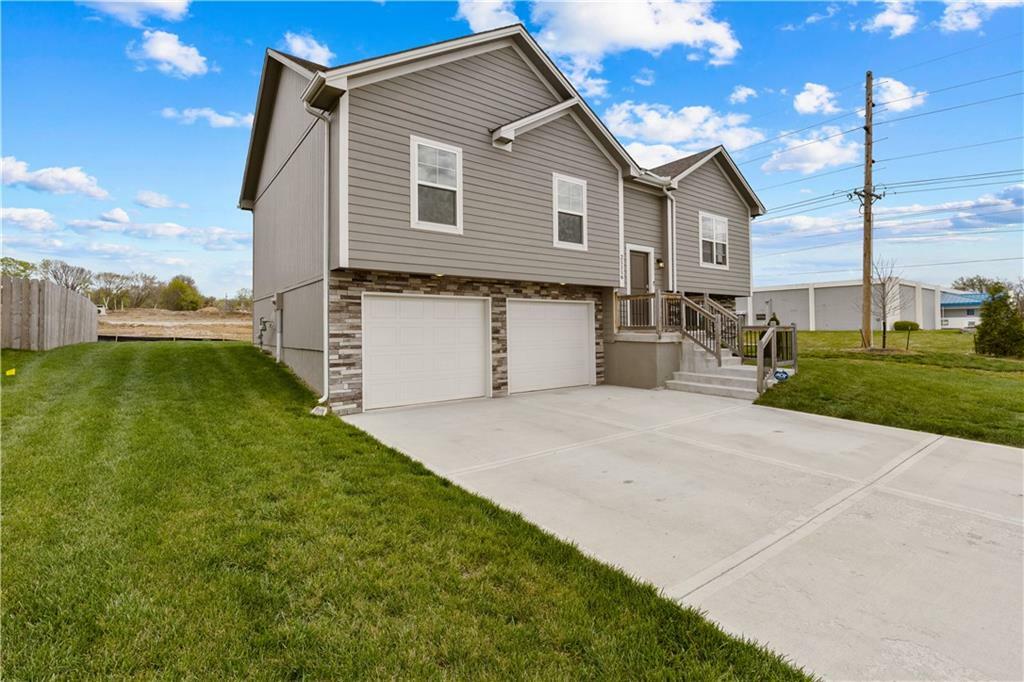 Property Photo:  21116 E 8th Street S  MO 64056 