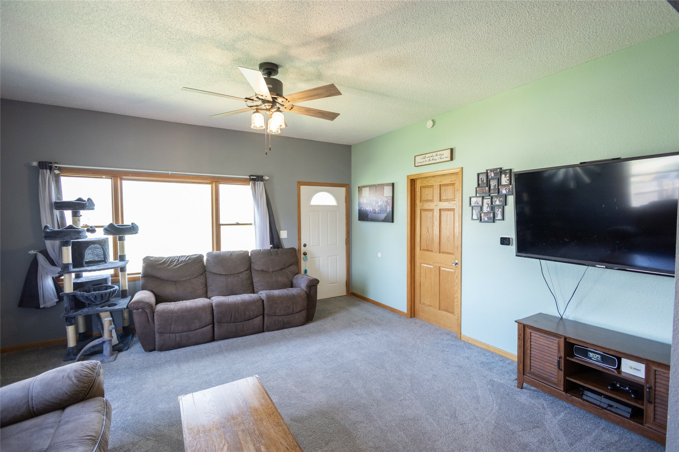 Property Photo: 701 S 5th Avenue E IA 50208