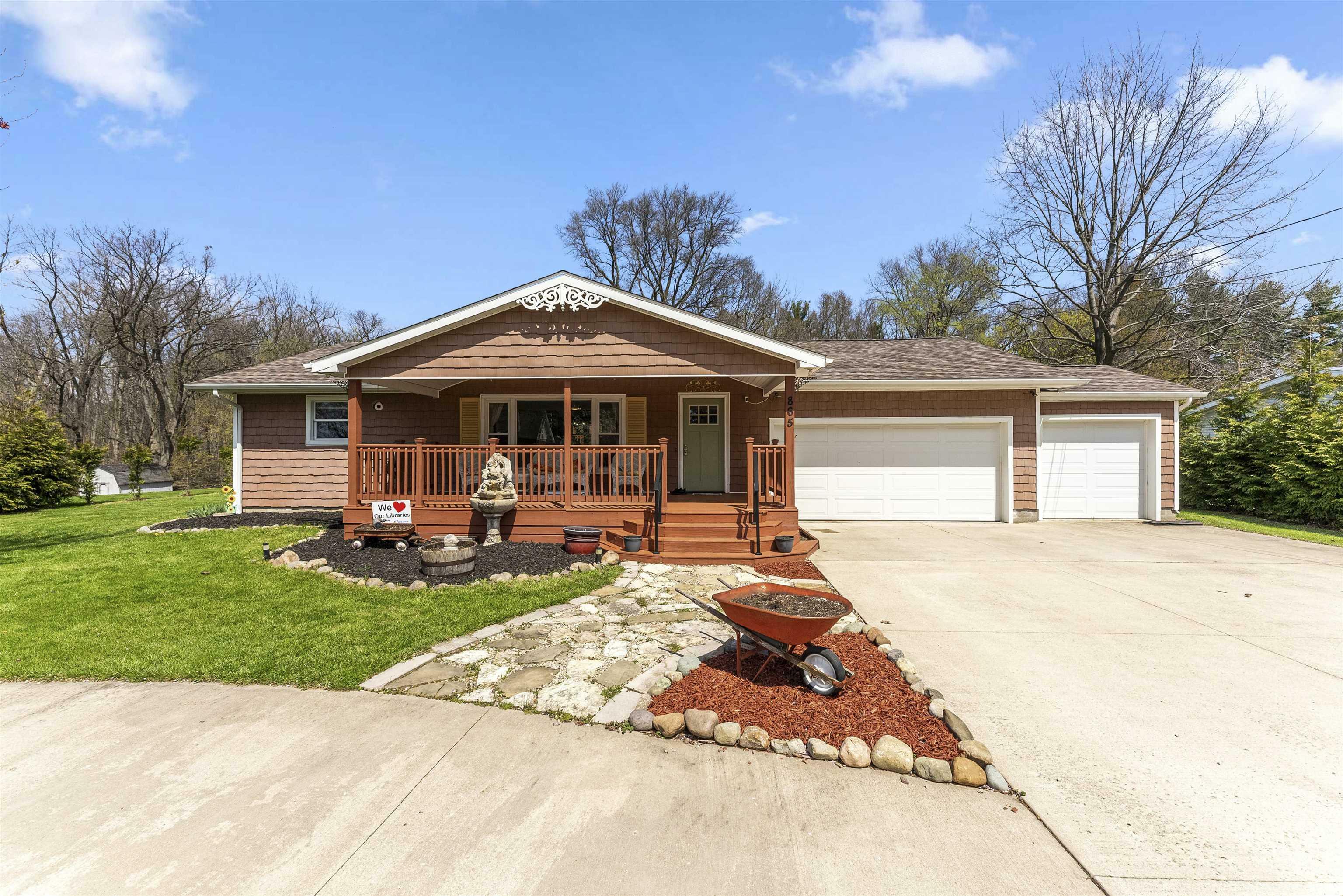 Property Photo: 865 Chambers Street IN 46784-9707